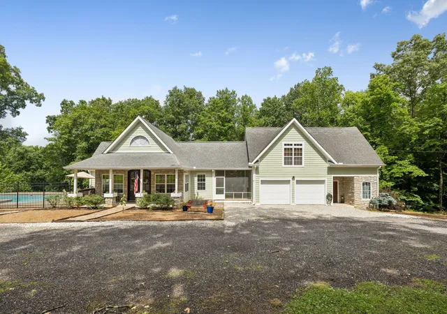 Homes for sale in Dickson, TN | 7916 E Plunders Creek Rd, Dickson, TN 37055 | MLS# 3221080