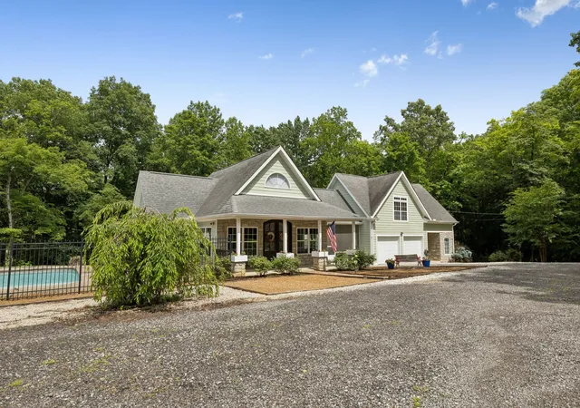 Homes for sale in Dickson, TN | 7916 E Plunders Creek Rd, Dickson, TN 37055 | MLS# 3221080