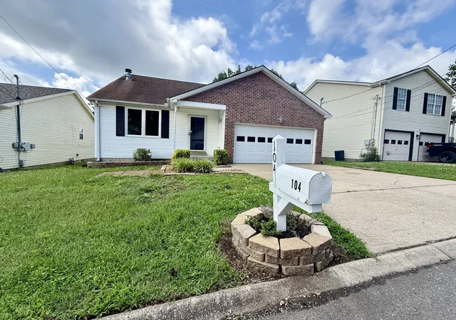 Homes for sale in Hendersonville, TN | 104 Edgehill Ln, Hendersonville, TN 37075 | MLS# 3221139