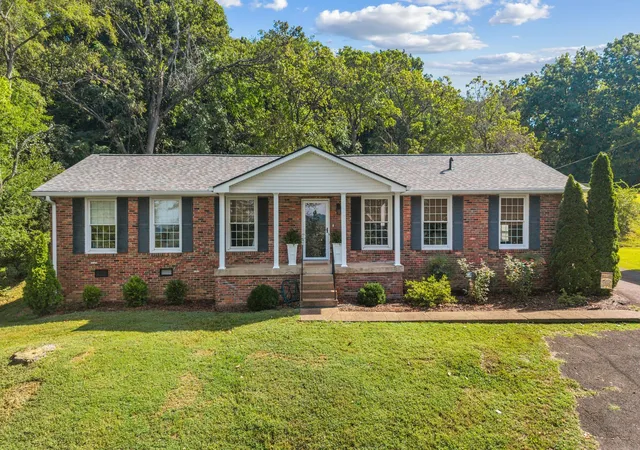 Photo 1 of Single family home for sale at 304 Cross Timbers Dr, Nashville, TN 37221 | MLS# 3526427 | Listing updated on 2026-08-31