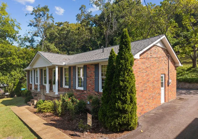 Photo 2 of Single family home for sale at 304 Cross Timbers Dr, Nashville, TN 37221 | MLS# 3526427 | Listing updated on 2026-08-31