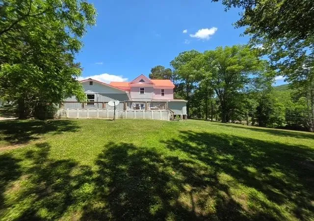 Photo 3 of Single family home for sale at 141 Leslie Dr, Harriman, TN 37748 | MLS# 3598294 | Listing updated on 2026-09-28