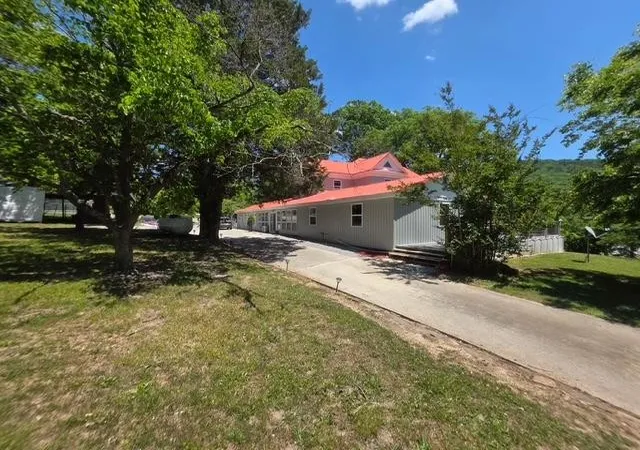 Photo 4 of Single family home for sale at 141 Leslie Dr, Harriman, TN 37748 | MLS# 3598294 | Listing updated on 2026-09-28