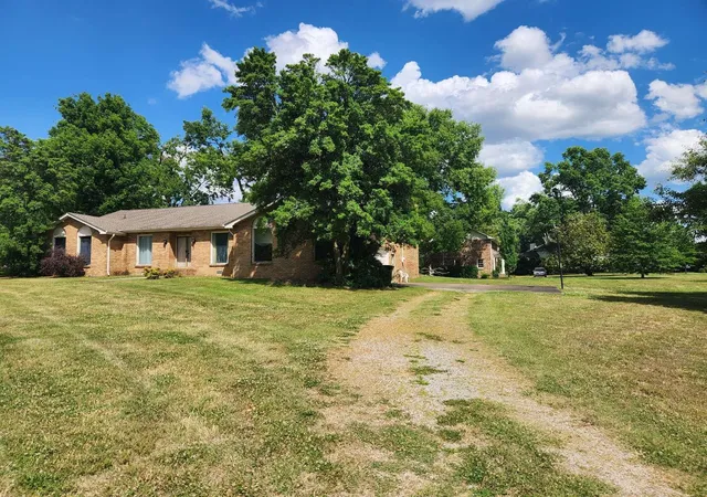 Photo 4 of Sale Pending at 220 Long Valley Rd, Brentwood, TN 37027 | MLS# 3221556 | Listing updated on 2026-09-08