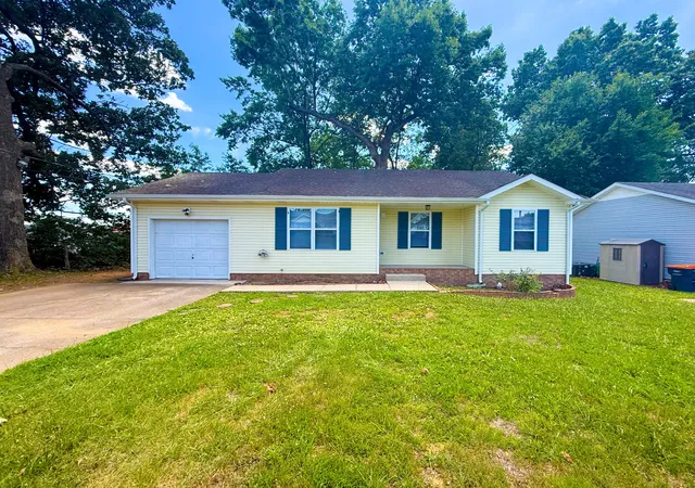 Photo 1 of Single family home for sale at 952 Princeton Dr, Clarksville, TN 37042 | MLS# 3225251 | Listing updated on 2026-09-22