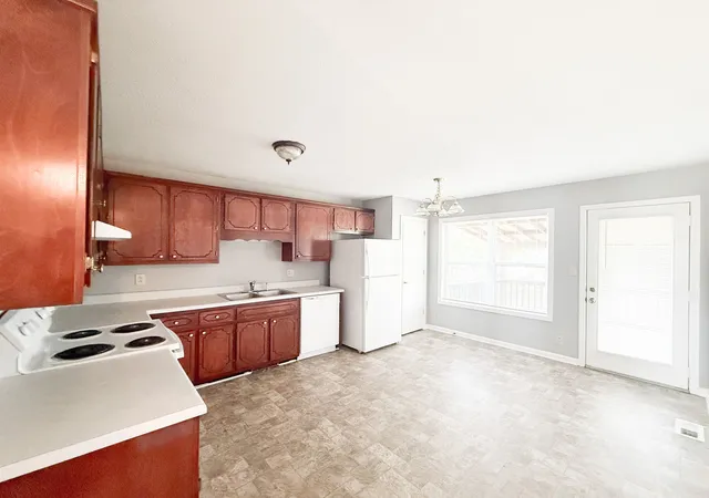 Photo 2 of Single family home for sale at 952 Princeton Dr, Clarksville, TN 37042 | MLS# 3225251 | Listing updated on 2026-09-22