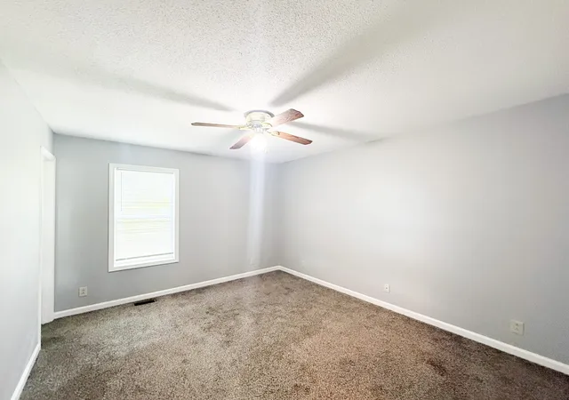 Photo 4 of Single family home for sale at 952 Princeton Dr, Clarksville, TN 37042 | MLS# 3225251 | Listing updated on 2026-09-22