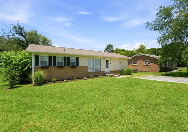 Homes for sale in Shelbyville, TN | 1045 Fairfield Pike, Shelbyville, TN 37160 | MLS# 3225085