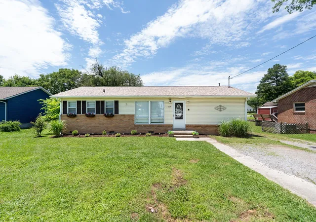 Homes for sale in Shelbyville, TN | 1045 Fairfield Pike, Shelbyville, TN 37160 | MLS# 3225085
