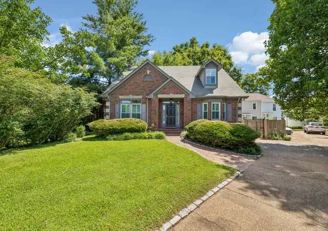 Homes for sale in Nashville, TN | 230 Harding Pl, Nashville, TN 37205 | MLS# 3229934
