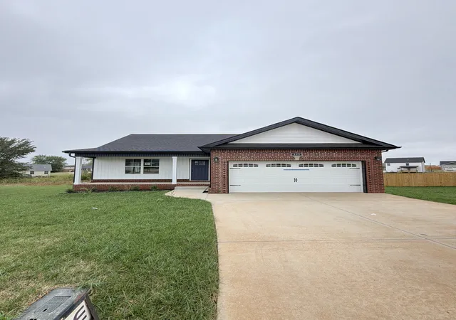 Photo 2 of Single family home for sale at 42 Echo Ridge, Oak Grove, KY 42262 | MLS# 3225158 | Listing updated on 2026-09-24