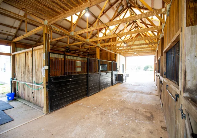 2nd image of 501 Burnt Hill Rd, Unionville, TN 37180 | MLS# 3224228