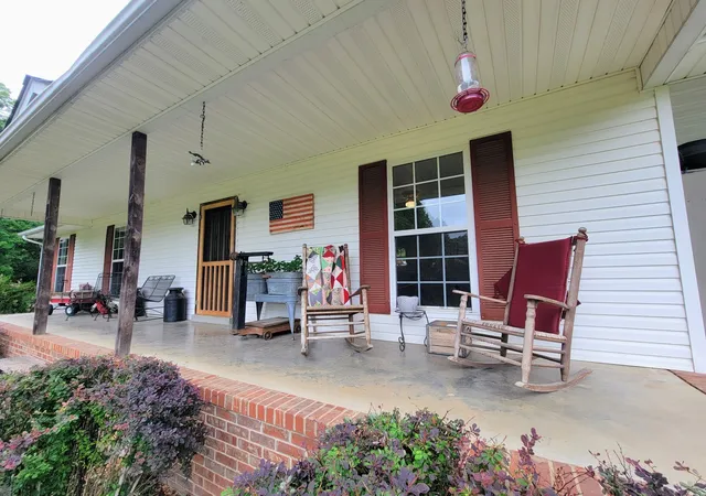 Photo 3 of House for sale at 1089 Jim Clark Rd, Erin, TN 37061 | MLS# 3222939 | Listing updated on 2026-09-01