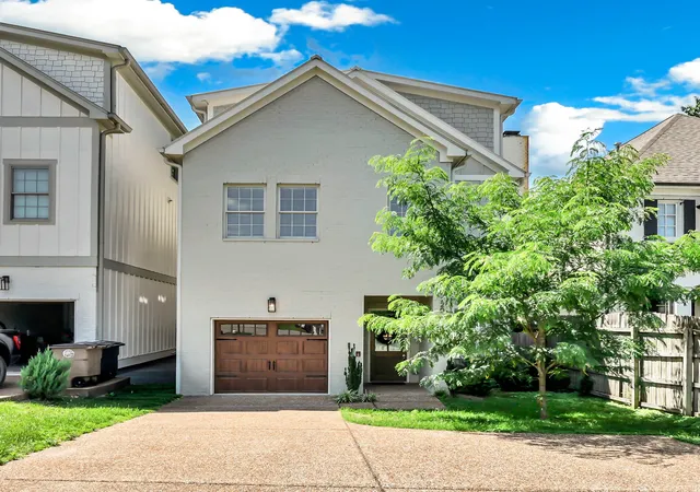 Photo 2 of Single family home for sale at 120c Lincoln Ct, Nashville, TN 37205 | MLS# 3222935 | Listing updated on 2026-08-18
