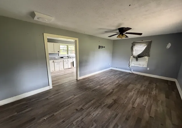 Photo 2 of Single family home for sale at 3352 Dunmor Deer Lick Rd, Lewisburg, KY 42256 | MLS# 3261165 | Listing updated on 2026-08-12