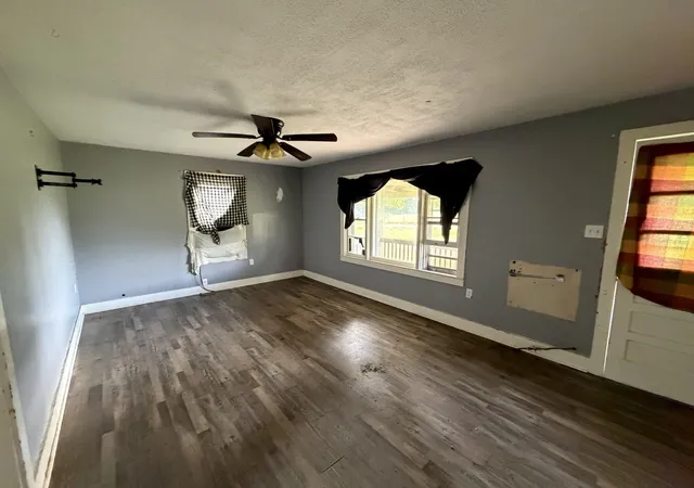 Photo 3 of Single family home for sale at 3352 Dunmor Deer Lick Rd, Lewisburg, KY 42256 | MLS# 3261165 | Listing updated on 2026-08-12