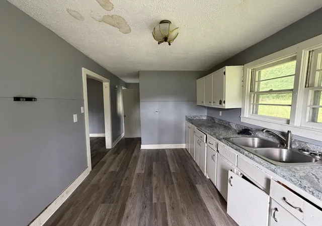 Photo 4 of Single family home for sale at 3352 Dunmor Deer Lick Rd, Lewisburg, KY 42256 | MLS# 3261165 | Listing updated on 2026-08-12