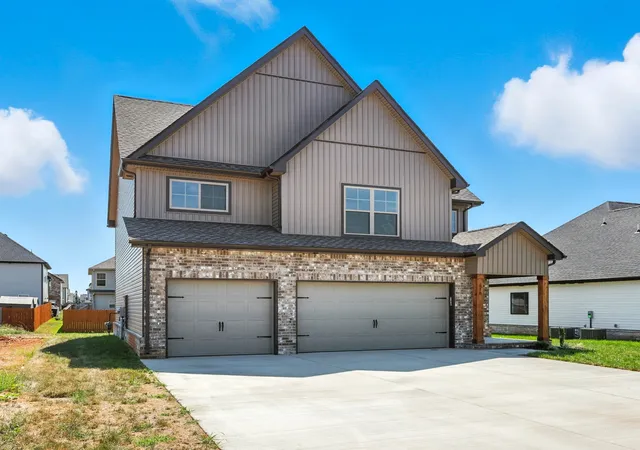 Photo 2 of Single family home for sale at 618 Woodrush Dr, Clarksville, TN 37040 | MLS# 3223041 | Listing updated on 2026-08-18
