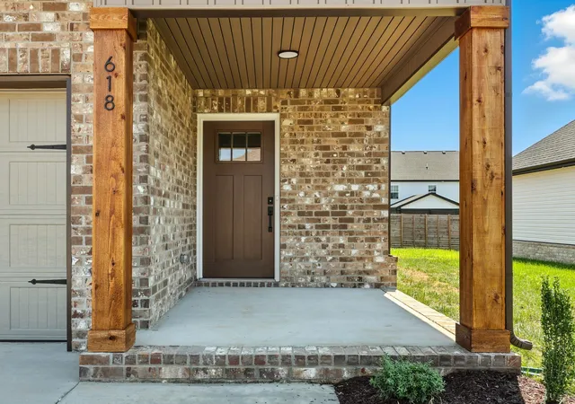 Photo 3 of Single family home for sale at 618 Woodrush Dr, Clarksville, TN 37040 | MLS# 3223041 | Listing updated on 2026-08-18