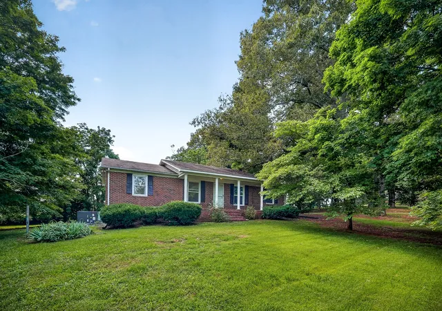 Homes for sale in Sparta, TN | 516 Heather Dr, Sparta, TN 38583 | MLS# 3224003