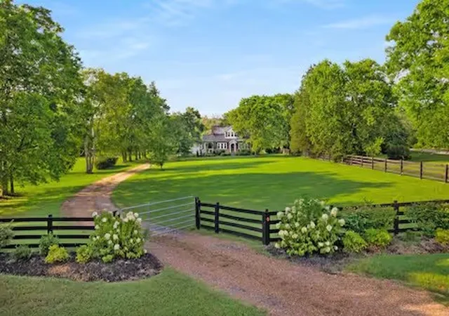 Photo 3 of Single family home for sale at 7255 Lebanon Rd, Mount Juliet, TN 37122 | MLS# 3224846 | Listing updated on 2026-08-20