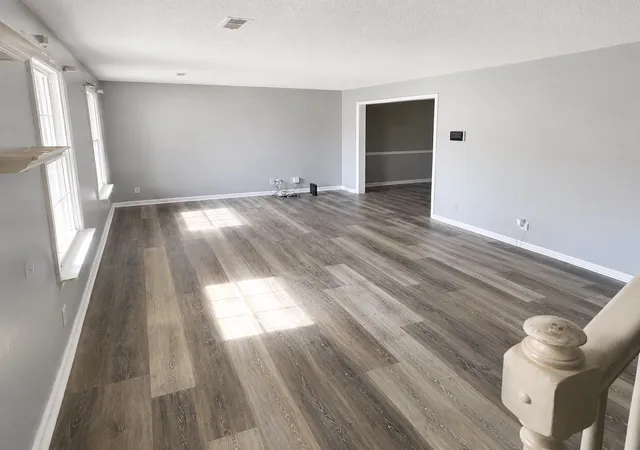 Photo 2 of Single family home for sale at 411 Bluff Dr, Clarksville, TN 37043 | MLS# 3223193 | Listing updated on 2026-09-07