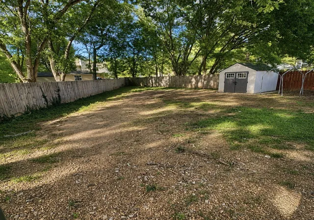 Photo 10 of Single family home for sale at 411 Bluff Dr, Clarksville, TN 37043 | MLS# 3223193 | Listing updated on 2026-09-07
