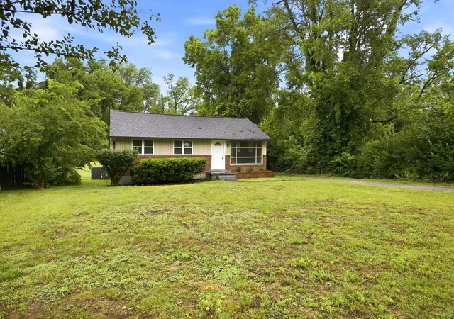 Photo 3 of Single family home for sale at 902 Virginia Ave, Nashville, TN 37216 | MLS# 3223704 | Listing updated on 2026-09-16