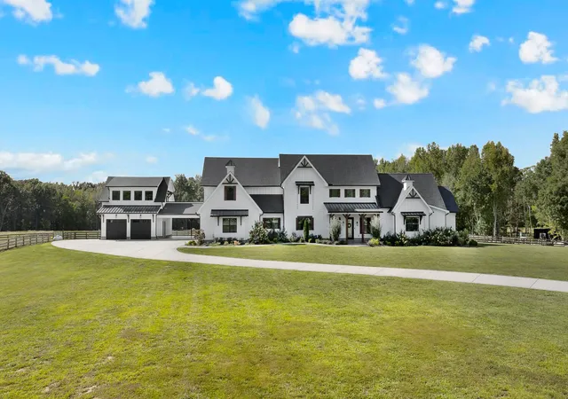 Photo 1 of Single family home for sale at 2216 Sp Anderson Rd, Manchester, TN 37355 | MLS# 3611513 | Listing updated on 2026-10-06