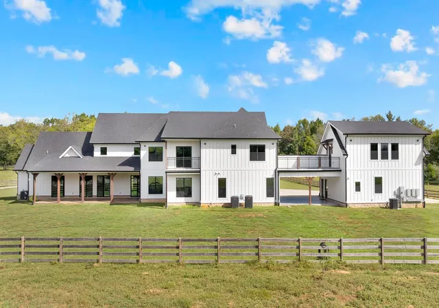 Photo 3 of Single family home for sale at 2216 Sp Anderson Rd, Manchester, TN 37355 | MLS# 3611513 | Listing updated on 2026-10-06