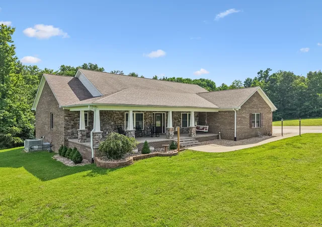Homes for sale in Centerville, TN | 1421 Oakmont Cir, Centerville, TN 37033 | MLS# 3225208