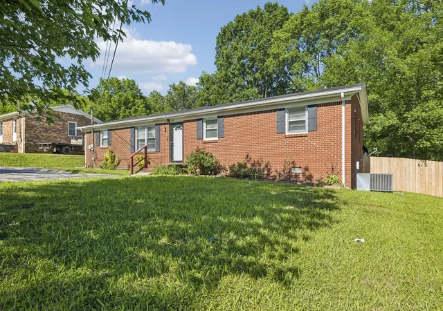 Homes for sale in Lewisburg, TN | 1067 Murrey St, Lewisburg, TN 37091 | MLS# 3229590