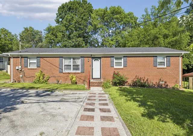 Homes for sale in Lewisburg, TN | 1067 Murrey St, Lewisburg, TN 37091 | MLS# 3229590
