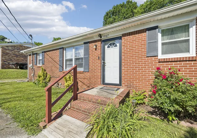 Homes for sale in Lewisburg, TN | 1067 Murrey St, Lewisburg, TN 37091 | MLS# 3229590
