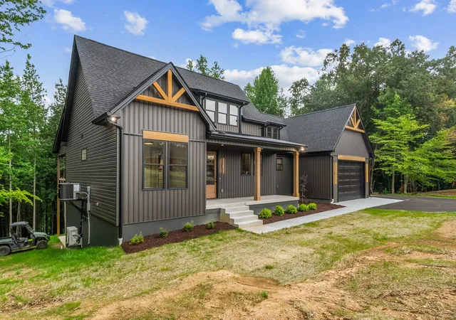 Photo 1 of Sale Pending at 594 Overlook Cir, Tullahoma, TN 37388 | MLS# 3244502 | Listing updated on 2026-09-21