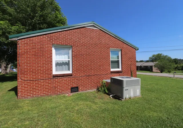 Homes for sale in Mc Minnville, TN | 814 W End Ave, Mc Minnville, TN 37110 | MLS# 3223745