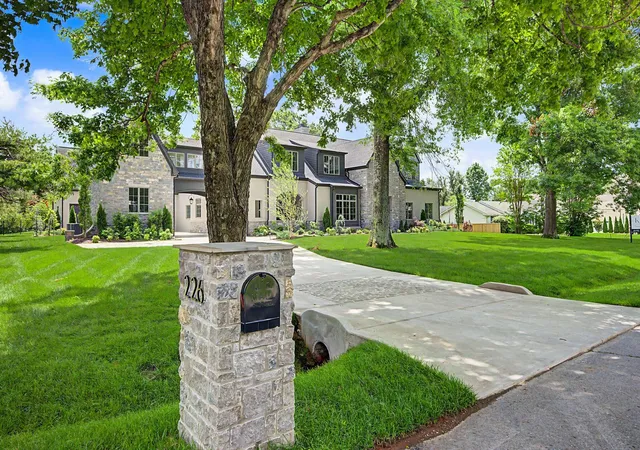 3rd image of 226 Williamsburg Cir, Brentwood, TN 37027 | MLS# 3224659