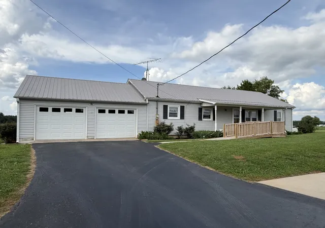 Homes for sale in Decherd, TN | 2971 Monroe Floyd Rd, Decherd, TN 37324 | MLS# 3224704