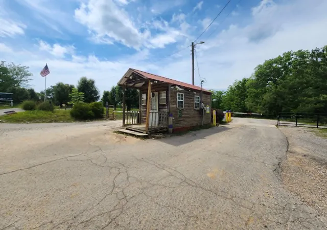 Homes for sale in Nunnelly, TN | 5 Hidden Valley Dr, Nunnelly, TN 37137 | MLS# 3224307