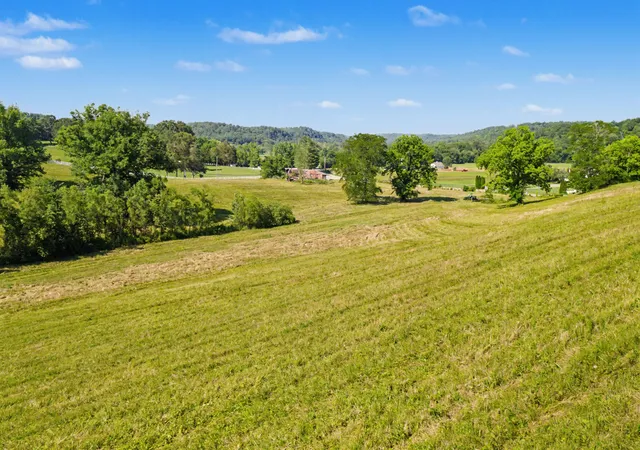 Photo 3 of House for sale at 5185 Old Harding Rd, Franklin, TN 37064 | MLS# 3230865 | Listing updated on 2026-08-19