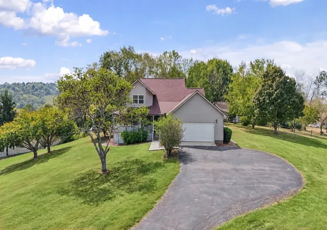 Photo 2 of Single family home for sale at 180 Bankshire Rd, Beechgrove, TN 37018 | MLS# 3597922 | Listing updated on 2026-10-08
