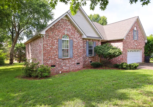 Homes for sale in Greenbrier, TN | 1118 Franklin Dr, Greenbrier, TN 37073 | MLS# 3224744