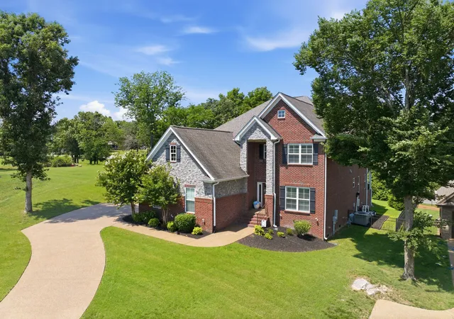 Photo 2 of Single family home for sale at 127 Waters Hl Cir, Lebanon, TN 37087 | MLS# 3230728 | Listing updated on 2026-09-21