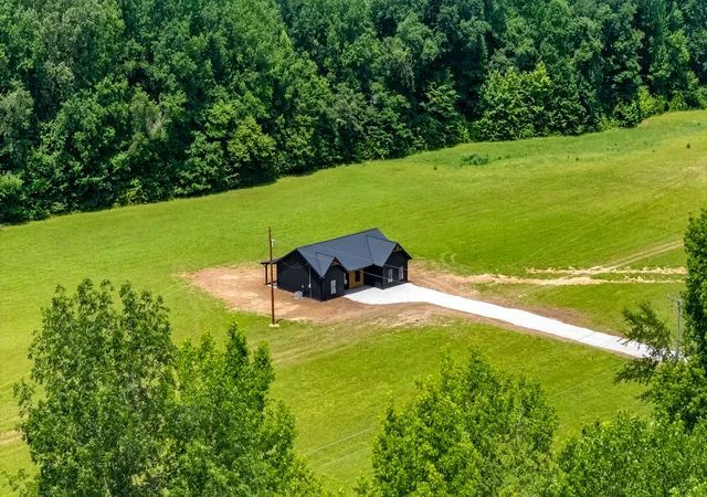 Homes for sale in Linden, TN | 2757 Lick Creek Road, Linden, TN 37096 | MLS# 3251612
