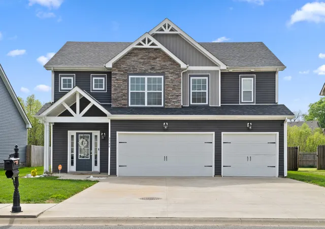 Photo 2 of Single family home for sale at 3748 Windhaven Dr, Clarksville, TN 37040 | MLS# 3245408 | Listing updated on 2026-09-25