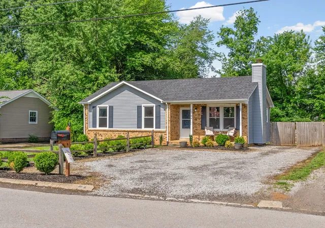 3rd image of 384 Roselawn Dr, Clarksville, TN 37042 | MLS# 3224980