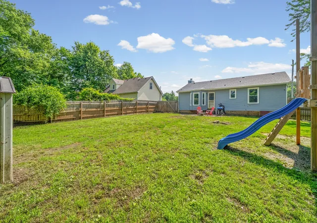 8th image of 384 Roselawn Dr, Clarksville, TN 37042 | MLS# 3224980