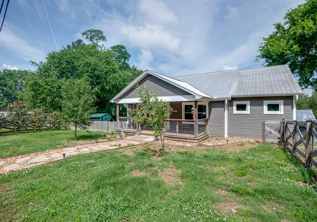 Photo 3 of Single family home for sale at 9947 Old Hwy 46, Bon Aqua, TN 37025 | MLS# 3225096 | Listing updated on 2026-09-23