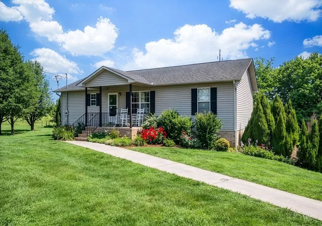 Photo 1 of Single family home for sale at 400 Cessna Cir, Winchester, TN 37398 | MLS# 3241949 | Listing updated on 2026-07-03