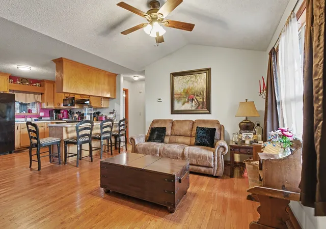 Photo 3 of Single family home for sale at 400 Cessna Cir, Winchester, TN 37398 | MLS# 3241949 | Listing updated on 2026-07-03